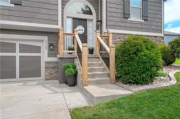 9705 N Windsor AVE, Kansas City, MO 64157