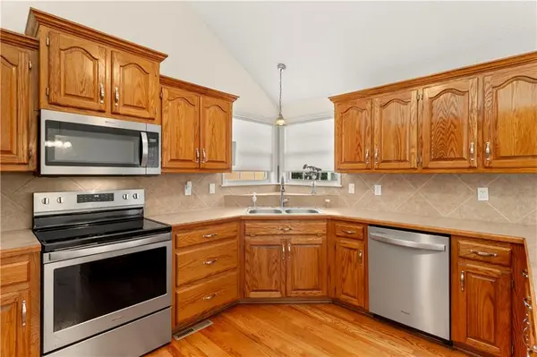 900 NW Poplar CT, Grain Valley, MO 64029