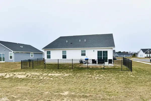 1789 River Birch DR, Greenfield, IN 46140
