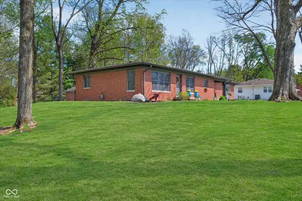 3955 S Smokey Row RD, Greenwood, IN 46143