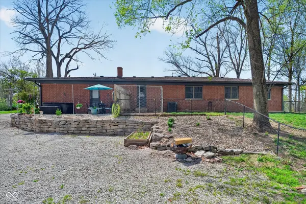 3955 S Smokey Row RD, Greenwood, IN 46143