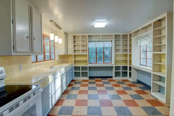 2049 NW 9TH AVE, Gainesville, FL 32603