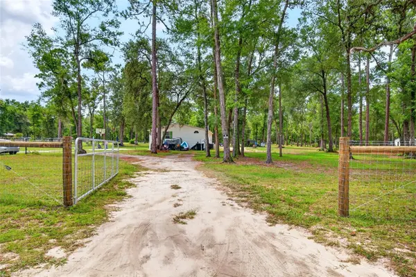 10890 NE 102ND PL, Archer, FL 32618