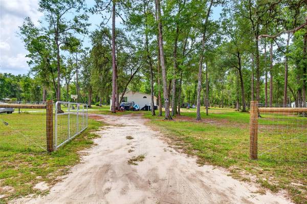 10890 NE 102ND PL, Archer, FL 32618