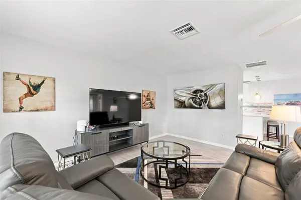 28 WALL TER, Redington Shores, FL 33708