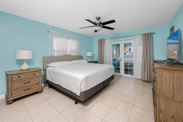 11215 3RD ST E, Treasure Island, FL, 33706 photo 13