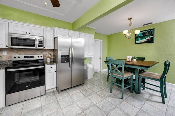 11215 3RD ST E, Treasure Island, FL, 33706 photo 4