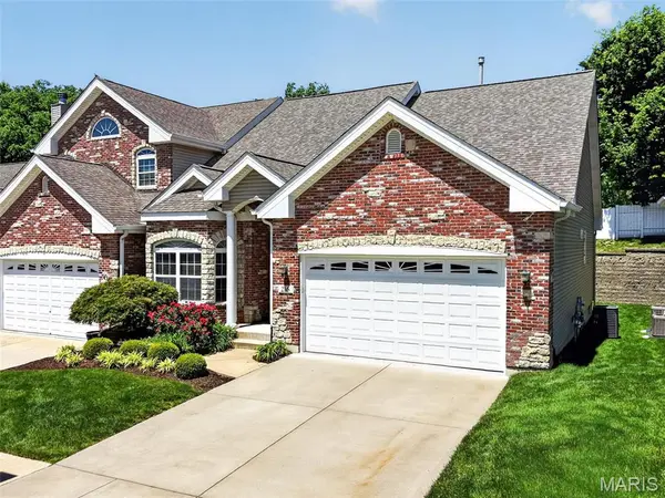 216 Woodland Place CT, St Charles, MO 63303