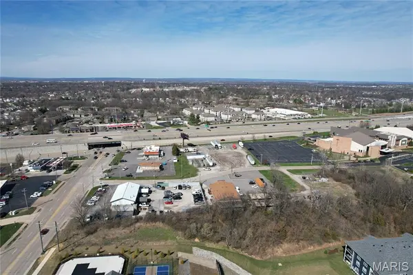 1394 Jungs Station RD, St Peters, MO 63303