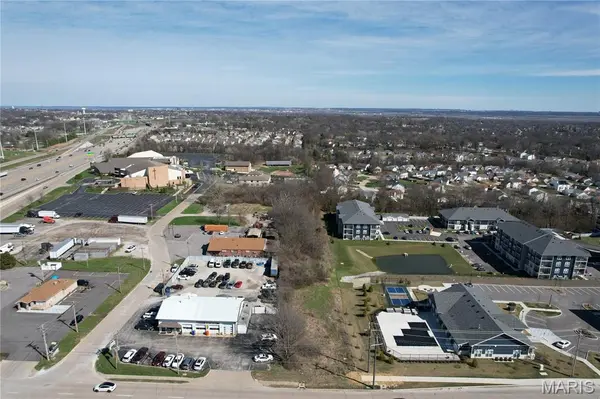 1394 Jungs Station RD, St Peters, MO 63303
