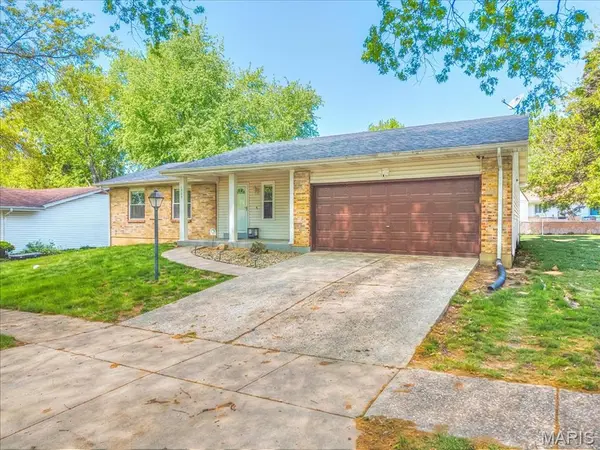 1909 Lakeheights LN, Spanish Lake, MO 63138