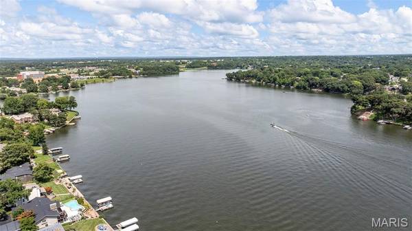 110 Antoinette TER, Lake St Louis, MO 63367