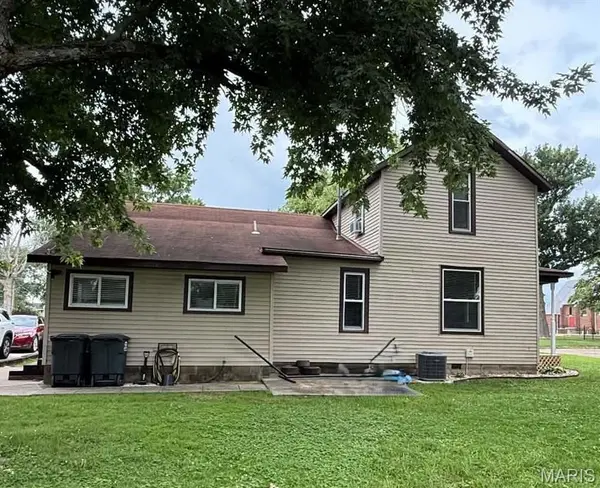 808 W Madison, Altamont, IL 62411