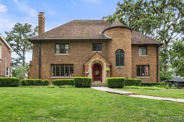 7061 Forsyth BLVD, University City, MO 63105