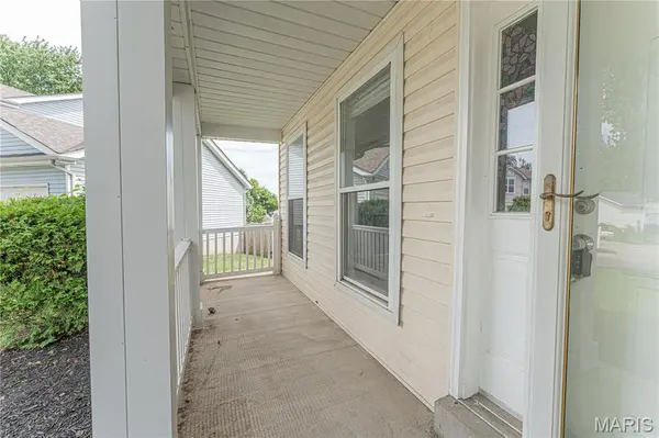 1721 Summergate CT, St Charles, MO 63303
