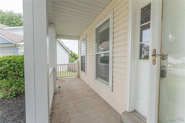1721 Summergate CT, St Charles, MO 63303