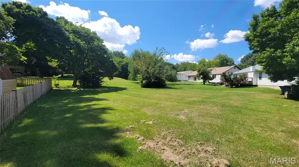 1978 Acorn Trail DR, Florissant, MO 63031