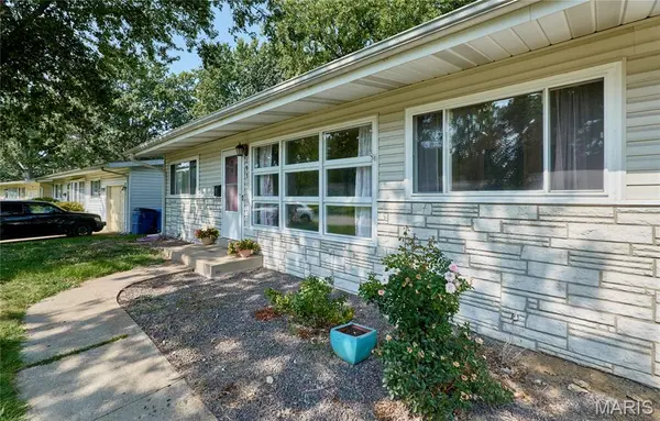 195 Grenoble LN, Florissant, MO 63033