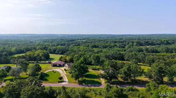 1865 Yellow rock RD, De Soto, MO 63020