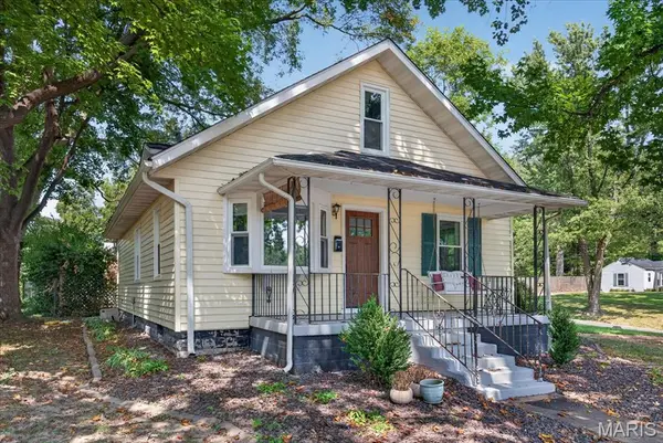 411 Livingston ST, Carlyle, IL 62231