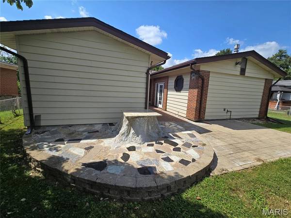 725 Mary Jo LN, Hazelwood, MO 63042