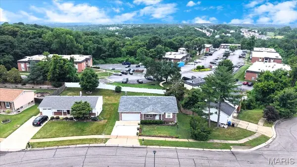 5661 Chalet Hill DR, St Louis, MO 63129
