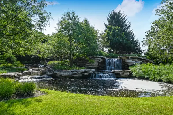1753 Midwest Club Pkwy, Oak Brook, IL 60523