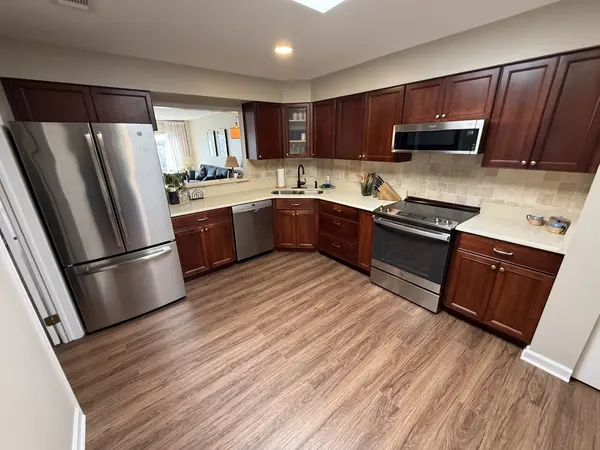 441 N Park BLVD #5F, Glen Ellyn, IL 60137