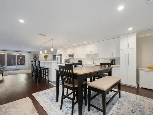 1330 N LaSalle ST #211, Chicago, IL 60610