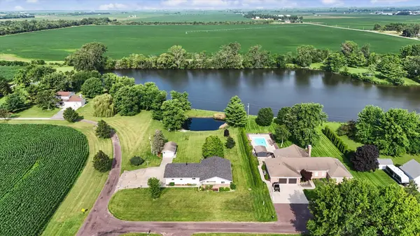 101 Lakeview DR, Gibson City, IL 60936
