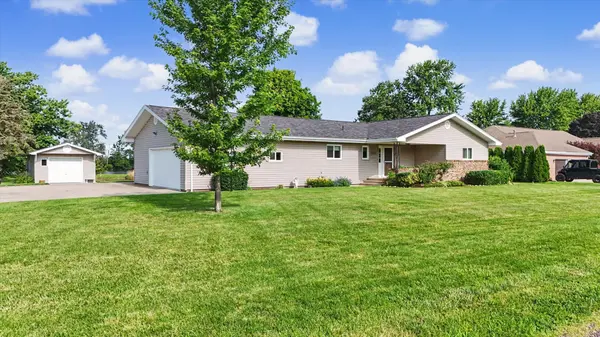 101 Lakeview DR, Gibson City, IL 60936