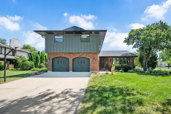 319 S Mendon LN, Schaumburg, IL 60193