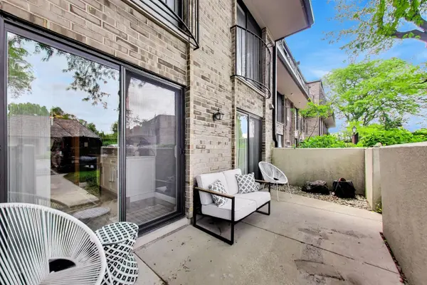 1714 Northfield Square #B, Northfield, IL 60093