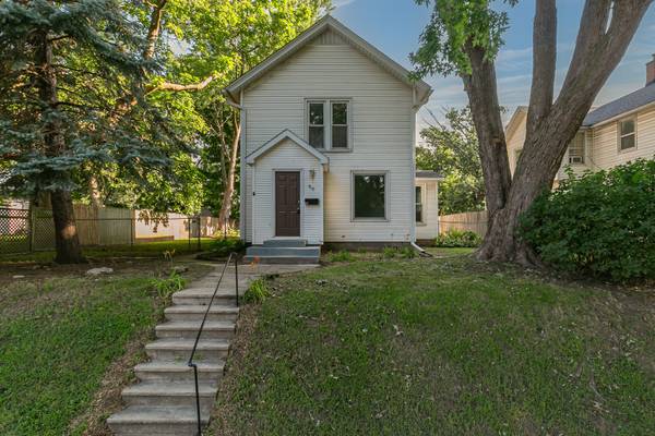 810 W 14th ST, Davenport, IA 52804