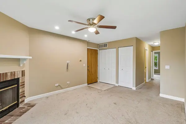 657 Thorntree CT #C2, Bartlett, IL 60103