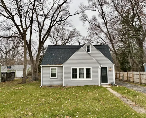 724 Mohawk DR, Round Lake Heights, IL 60073