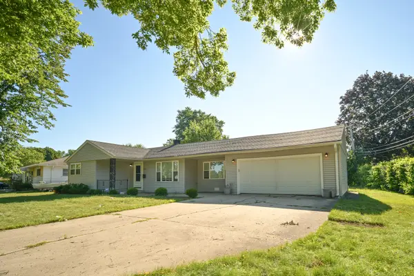 2703 Cardinal DR, Rolling Meadows, IL 60008
