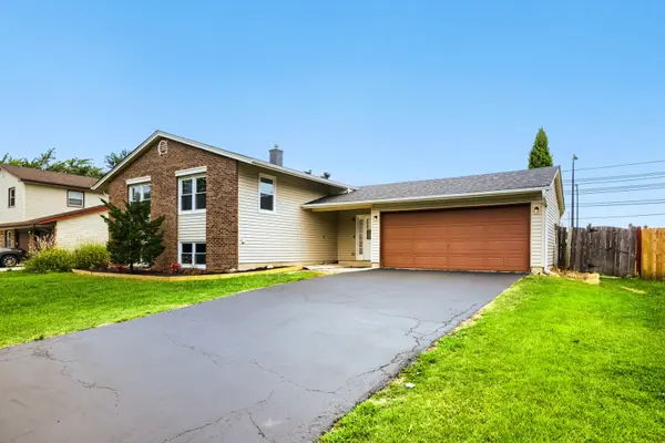 1465 William Clifford LN, Elk Grove Village, IL 60007