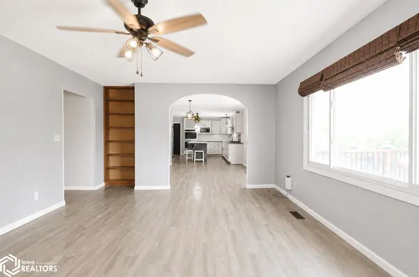 1007 W Spring ST, Sigourney, IA 52591