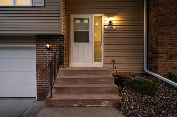 4664 Ridge Cliff DR, Eagan, MN 55122
