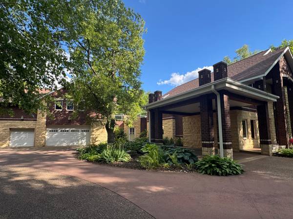 3720 Denmark CT E, Eagan, MN 55123