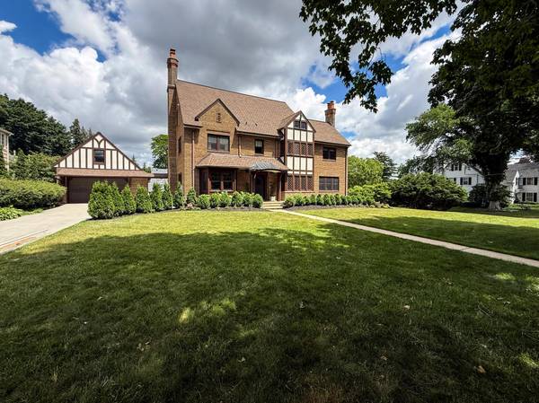 909 8th ST SW, Rochester, MN 55902