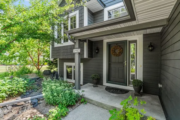 1957 Park Ridge DR, Chaska, MN 55318