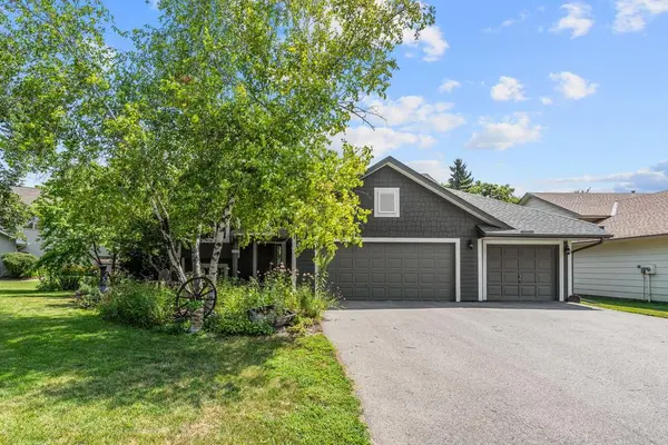 1957 Park Ridge DR, Chaska, MN 55318