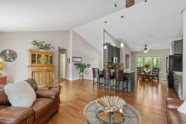 1957 Park Ridge DR, Chaska, MN 55318