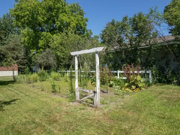 5890 Henry ST, Maple Plain, MN 55359