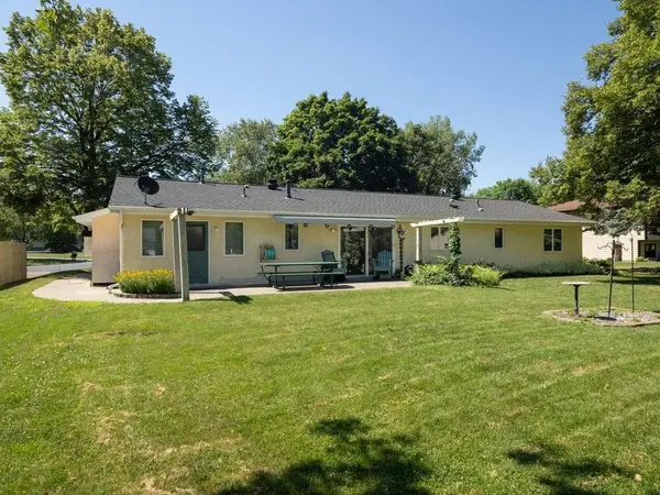 5890 Henry ST, Maple Plain, MN 55359