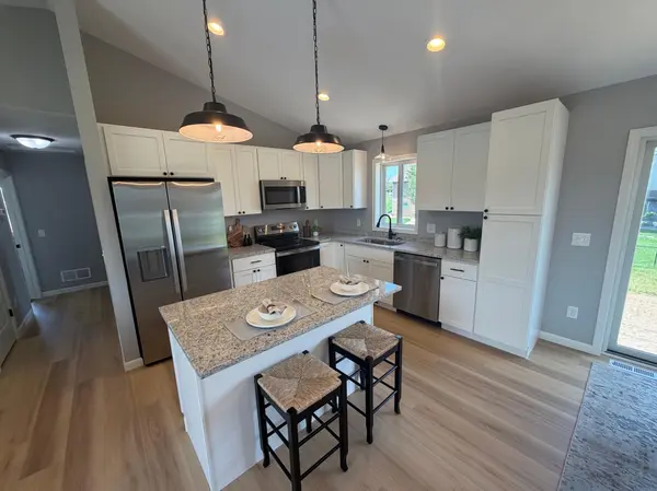 1625 Squirrel WAY, New Richmond, WI 54017