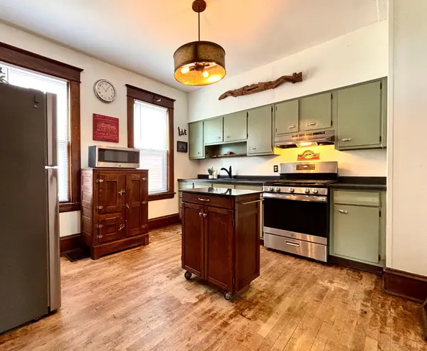998 Margaret ST, Saint Paul, MN 55106
