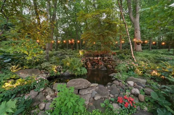 104 Maddaus LN, Golden Valley, MN 55416